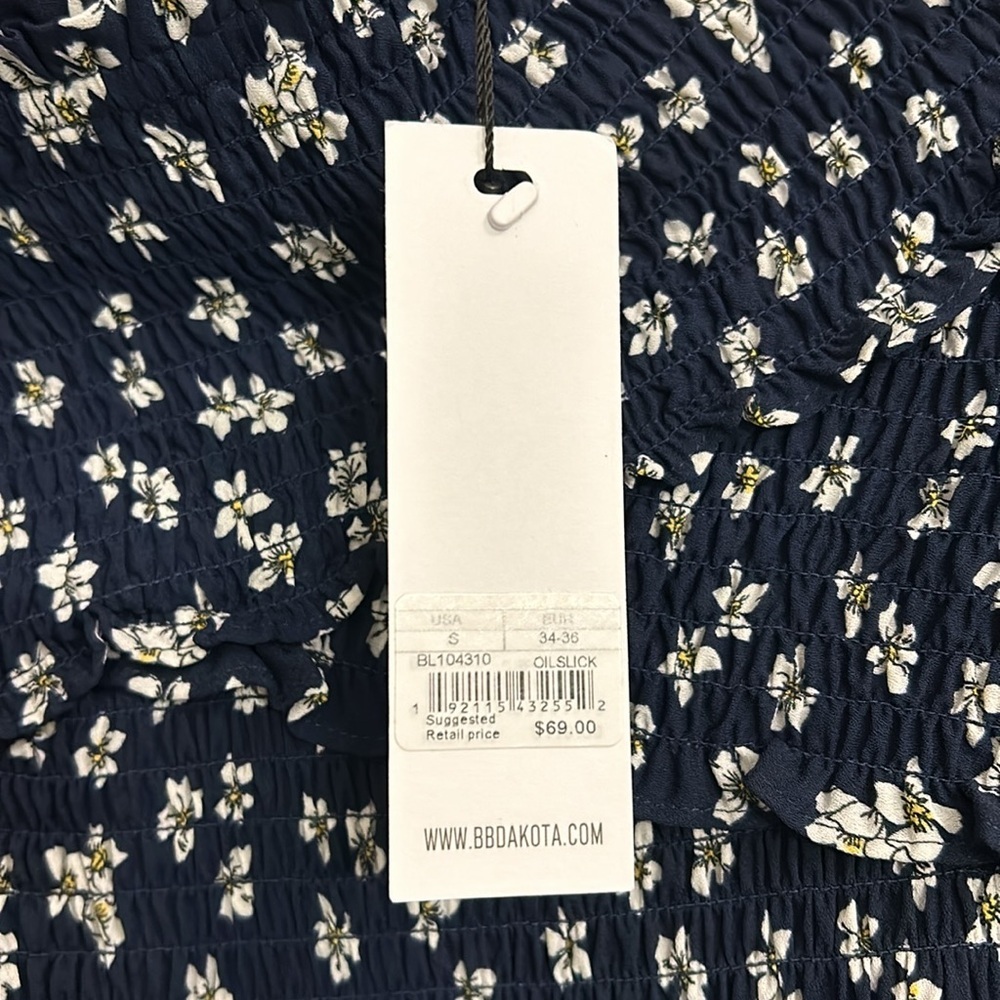 NWT BB Dakota Lost in Yesterday Floral Off Shoulder Smocked Top Small - Picture 9 of 11